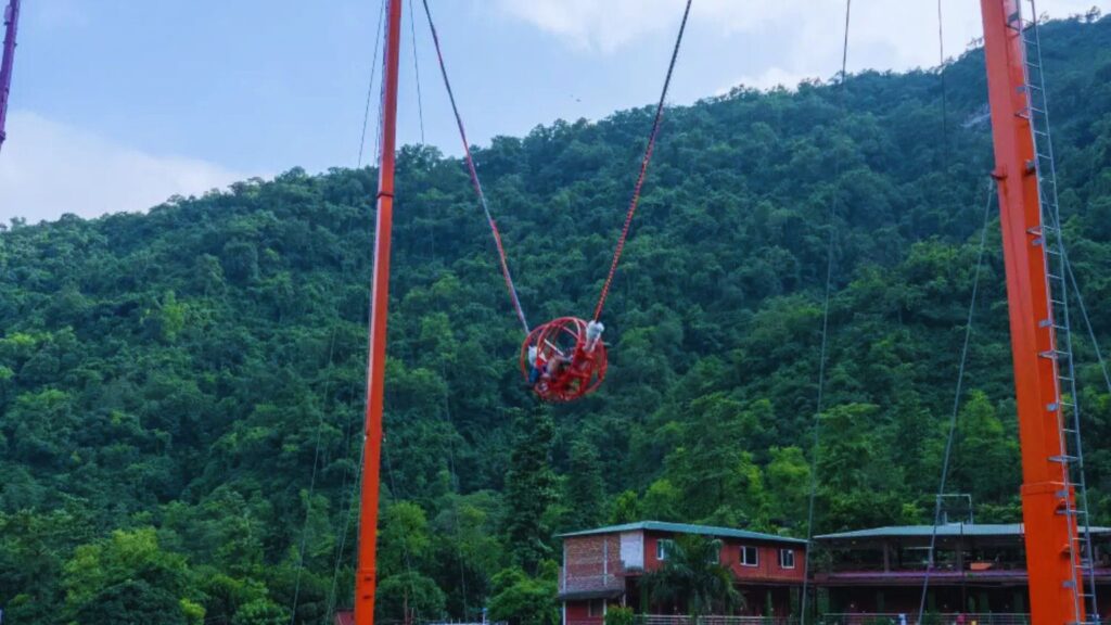 Jumpin Heights- Giant Swing in Rishikesh