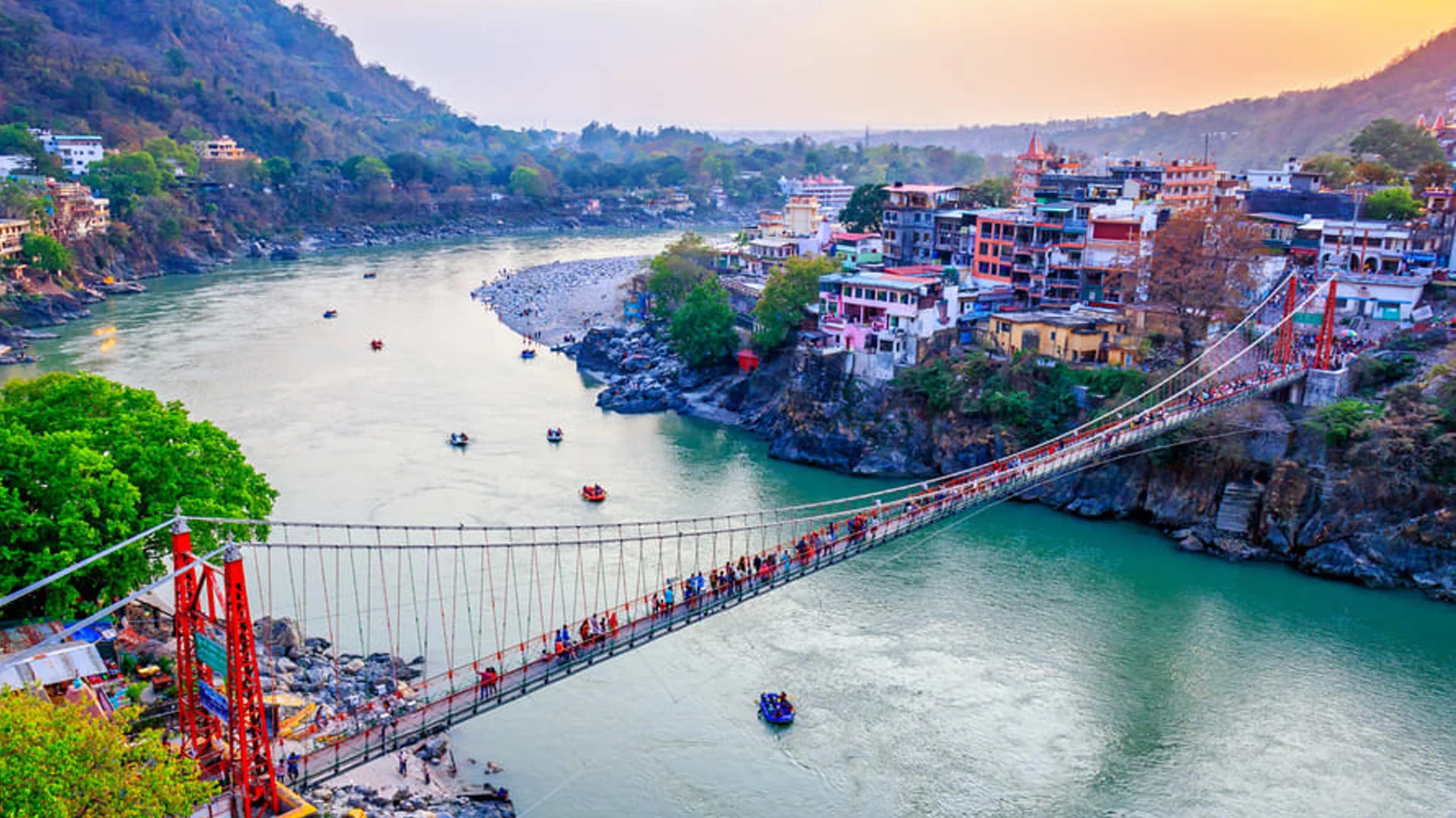 Cheap Dormitory Stay Near Laxman Jhula Bridge, Rishikesh
